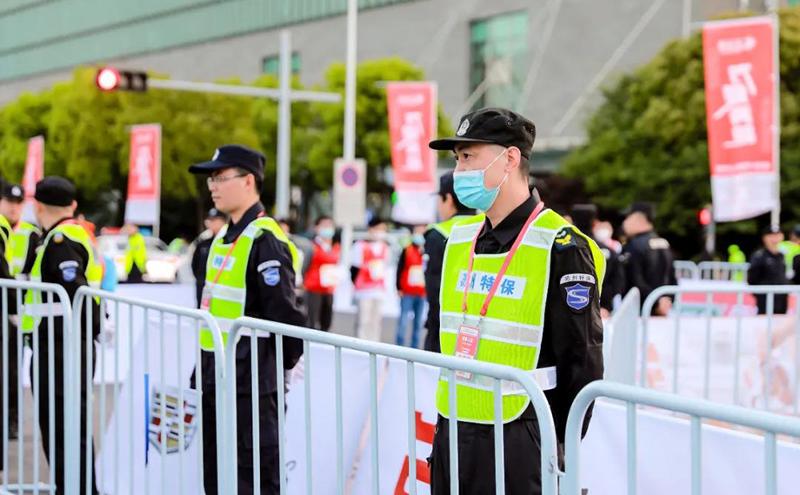 “县超”火热开赛！融水硬核护航赛事“舌尖”与价格安全(图1)